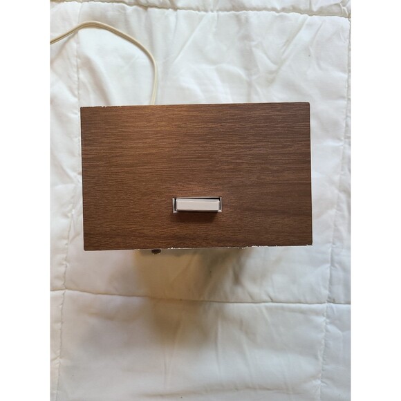 Vintage RCA Victor Radio - Picture 2 of 7